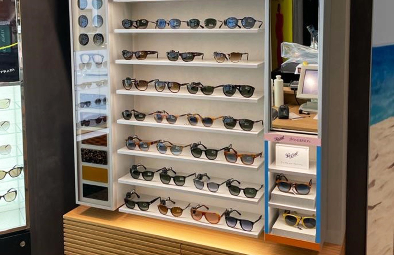 Wall Unit e Counter Persol — Persol, Shop fitting · Giovanardi